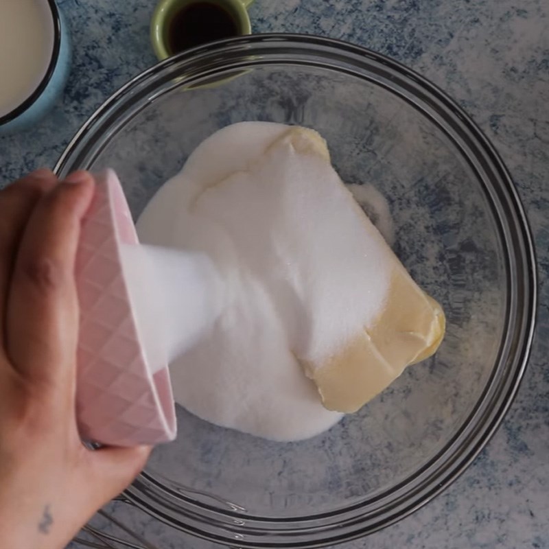 Bước 3 Trộn bơ đường Bánh Langminton đỏ