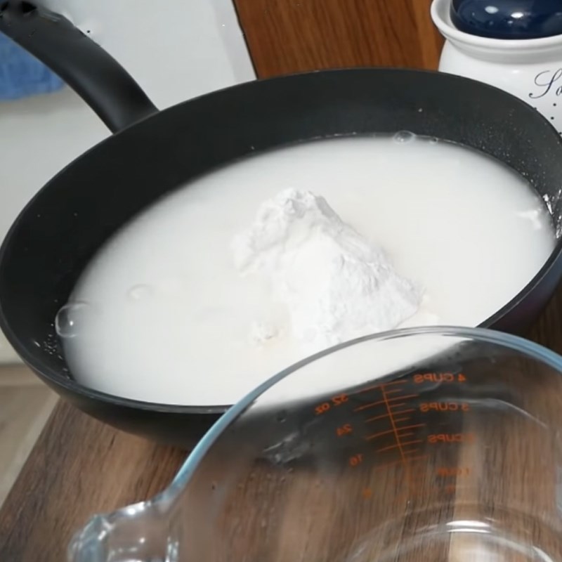 Bước 2 Trộn bột Bột chiên khoai môn trứng
