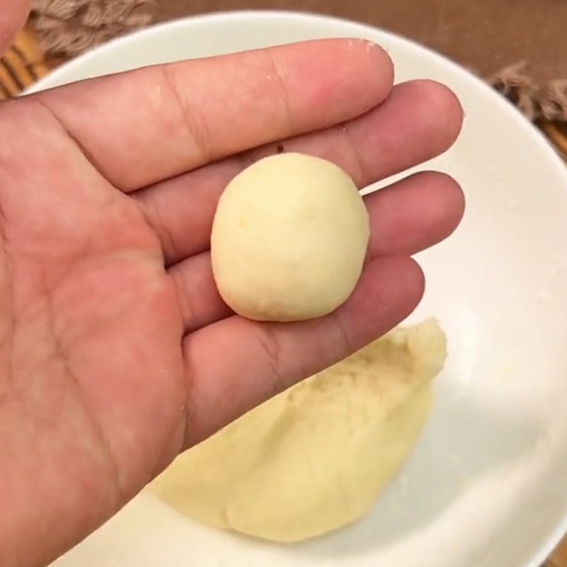 Bước 2 Trộn bột Bánh khoai tây hình nấm