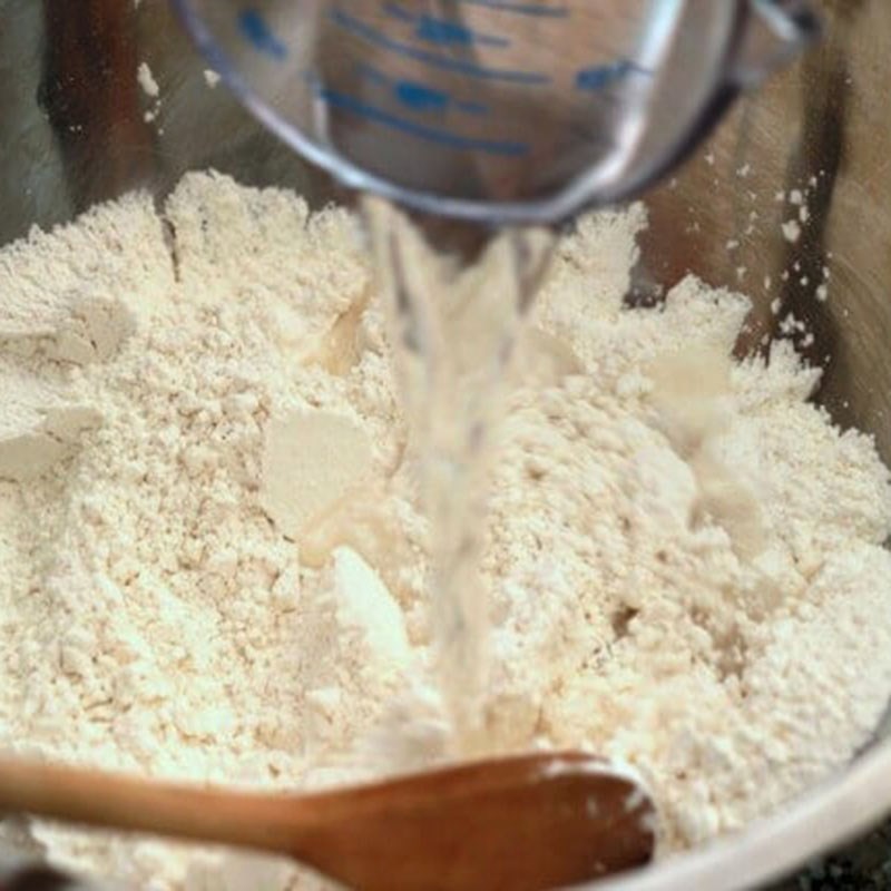 Bước 1 Trộn bột Vỏ bánh tráng cuốn chả giò bò bía - vỏ ram