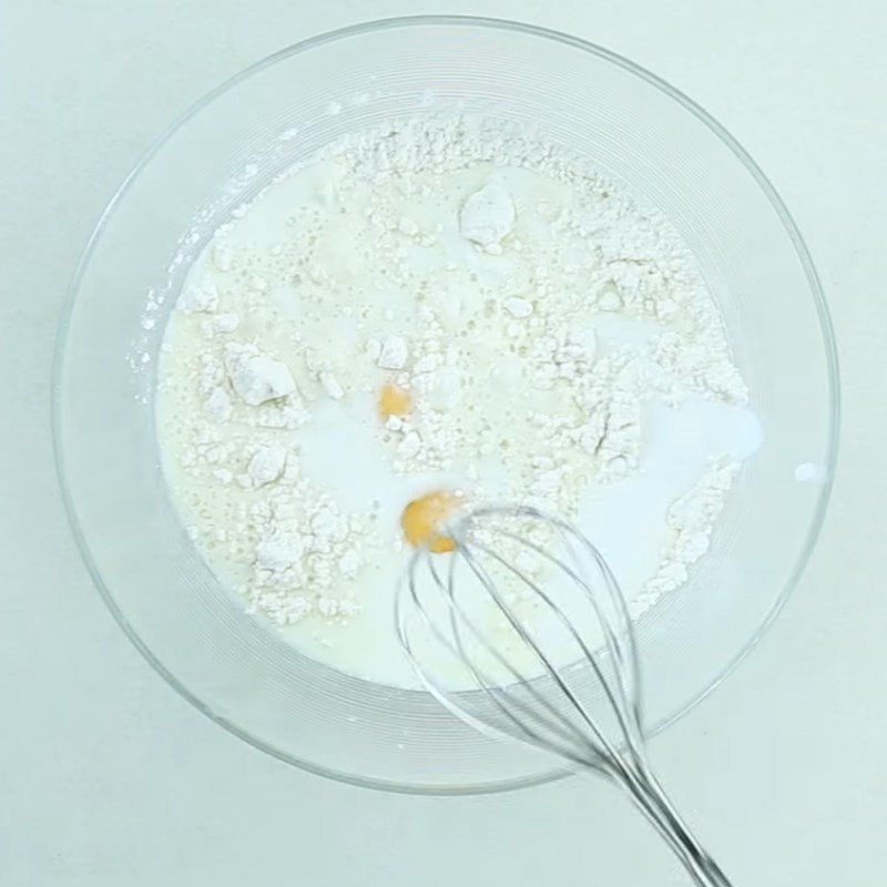 Bước 1 Trộn bột Bánh crepe sầu riêng