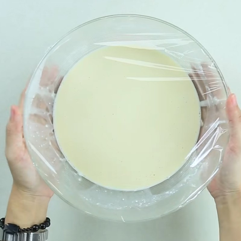 Bước 1 Trộn bột Bánh crepe sầu riêng