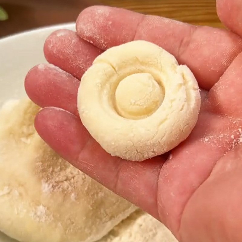 Bước 2 Trộn bột Bánh khoai tây hình nấm