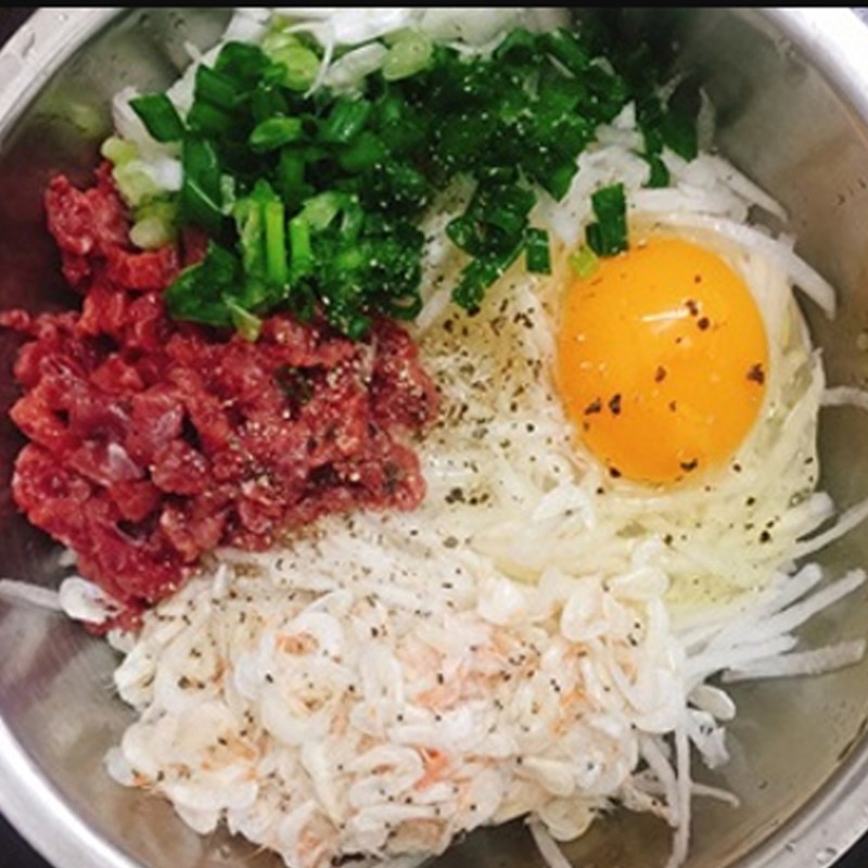 Bước 2 Trộn bột Bánh củ cải chiên giòn