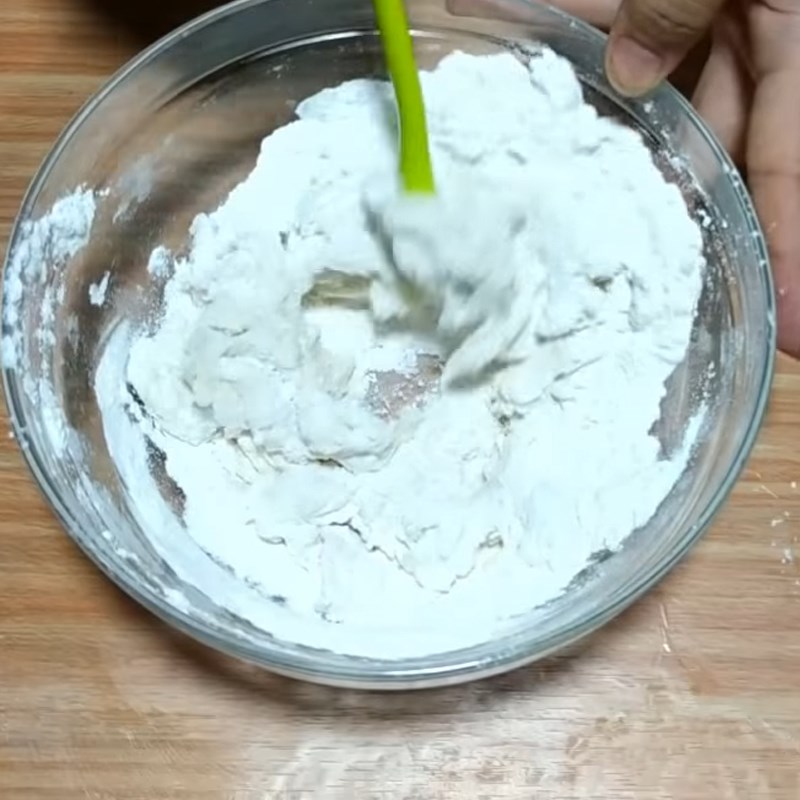 Bước 1 Trộn bột bánh Bánh bao nhân phô mai sữa