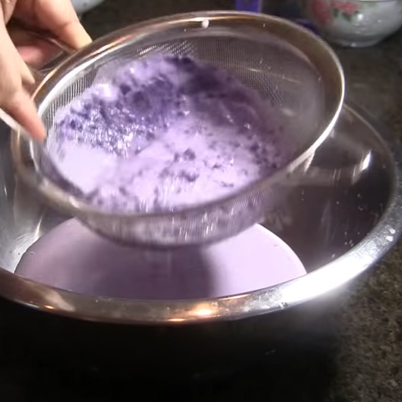 Bước 3 Trộn bột bánh Bánh da lợn khoai lang tím