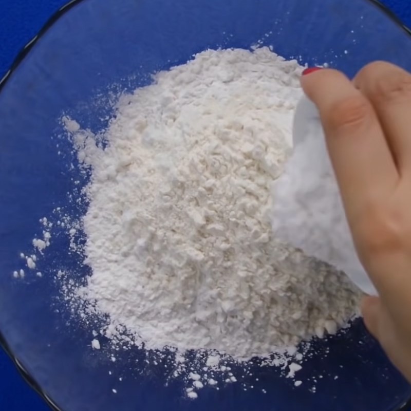 Bước 1 Trộn bột bánh Bánh đuông dừa