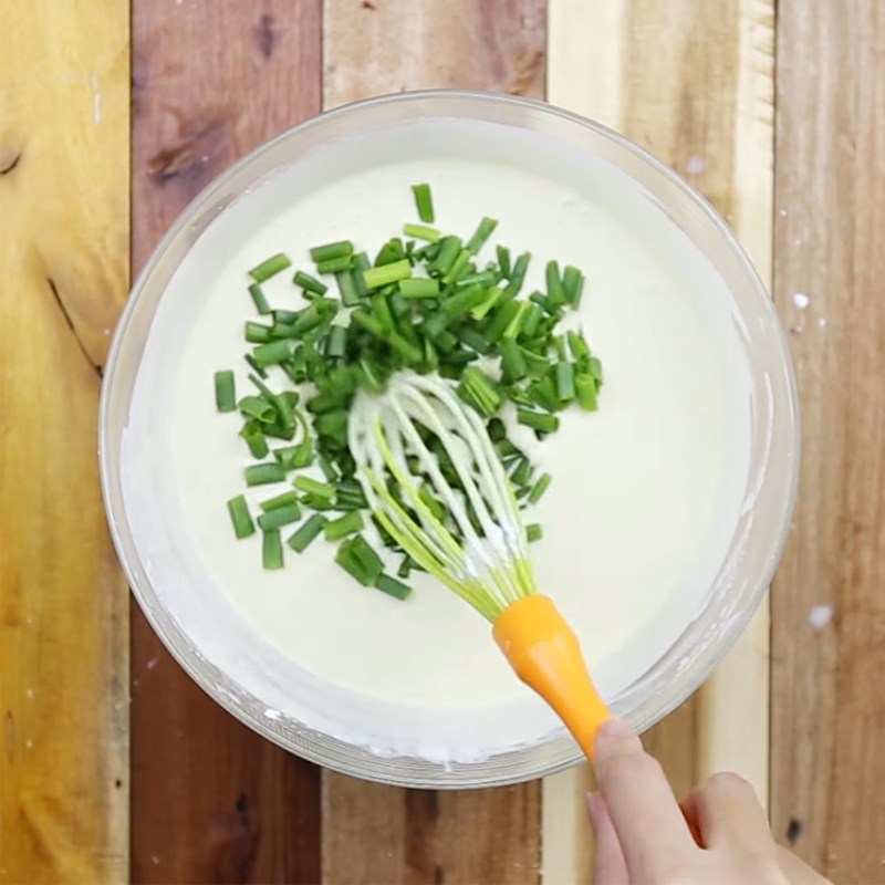 Bước 2 Trộn bột bánh xèo Bánh xèo tôm thịt