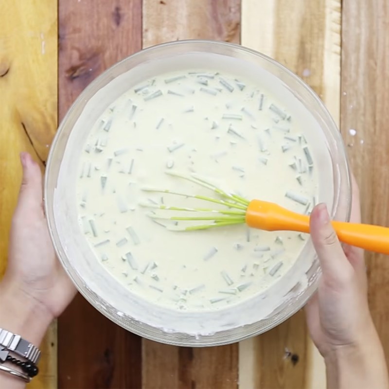 Bước 2 Trộn bột bánh xèo Bánh xèo tôm thịt