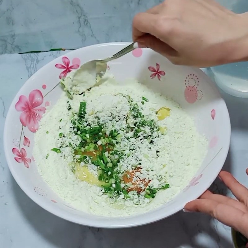 Bước 1 Trộn bột bánh xèo Bánh xèo miền Bắc với nấm hương