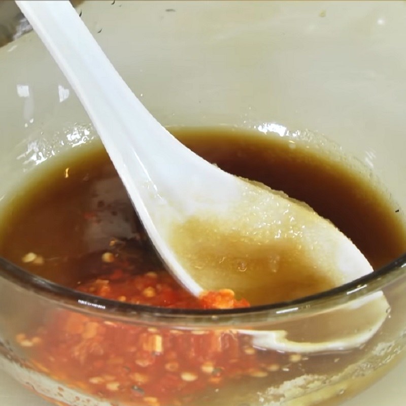 Bước 4 Làm nước trộn gỏi Gỏi mực xoài xanh nướng cay