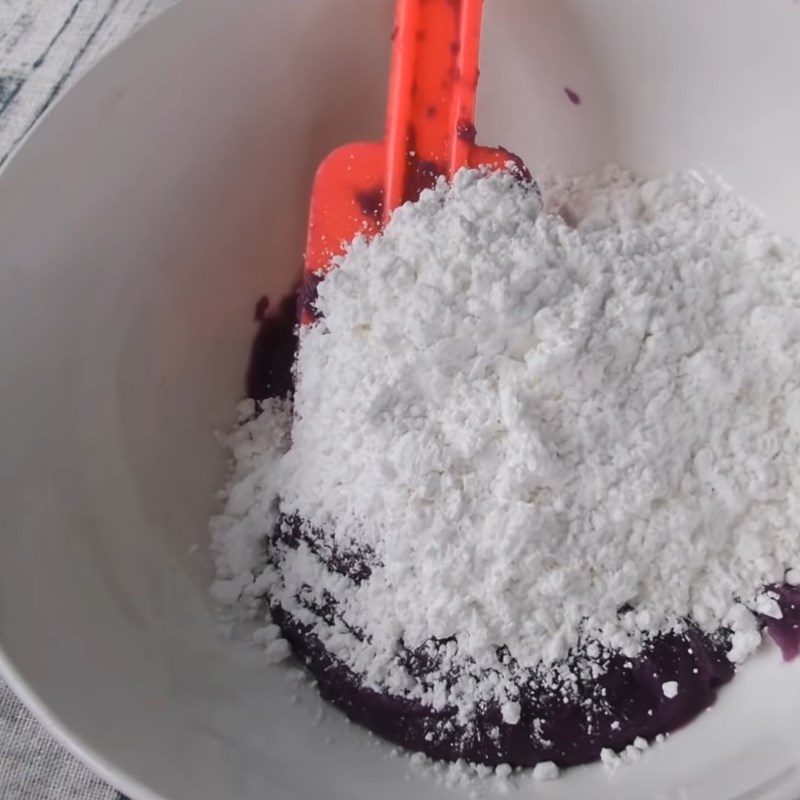 Bước 4 Trộn bột khoai lang Bánh khoai lang tím nhân đậu xanh
