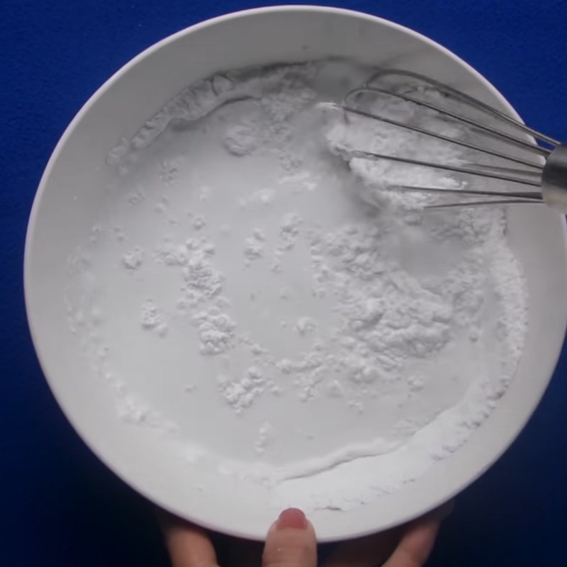 Bước 3 Trộn bột và hấp bánh Bột chiên khoai môn trứng ốp la