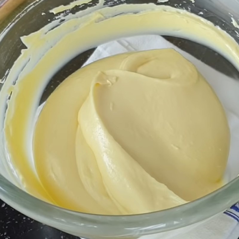 Bước 6 Trộn bột với nước cốt dứa Bánh phô mai nướng dứa