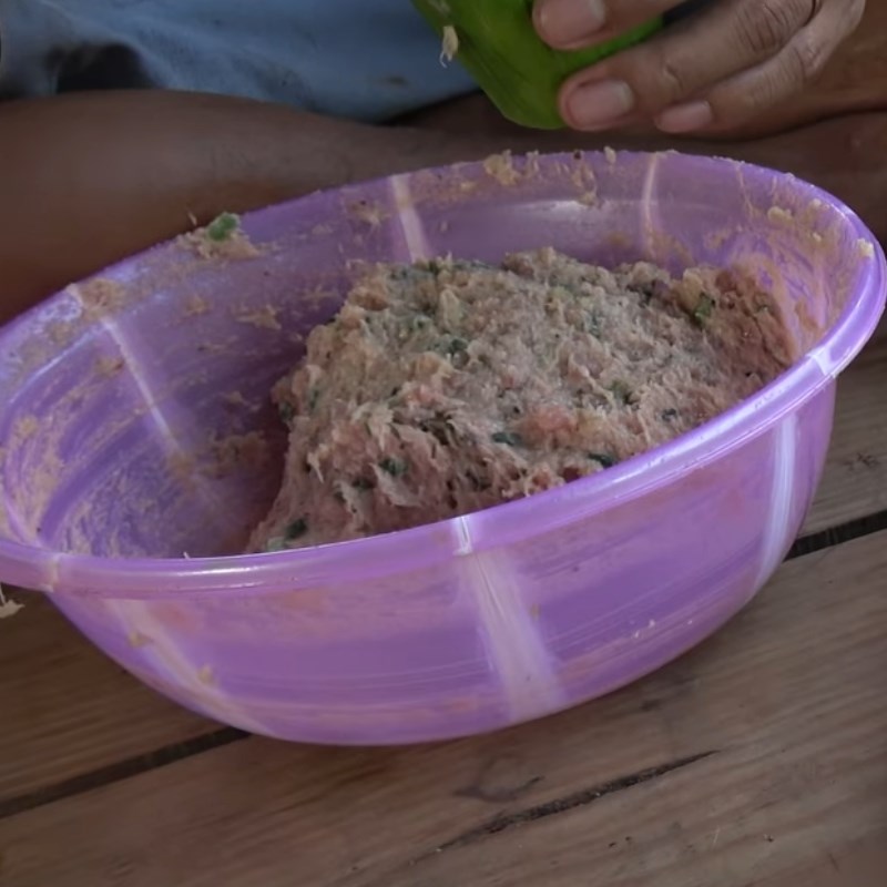 Bước 1 Trộn chả Chả cá thu hấp mướp