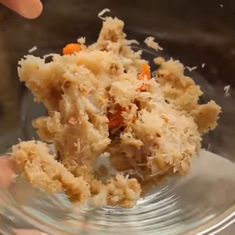 Bước 2 Trộn chả cua Bún chả cua Huế