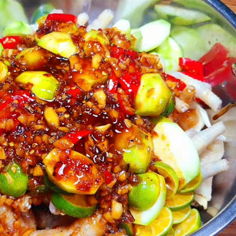 Bước 4 Trộn chân gà Chân gà sốt Thái cóc non