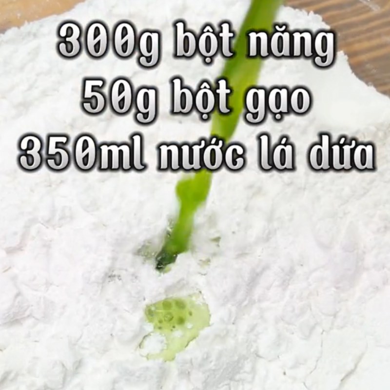 Bước 1 Trộn chuối với bột Bánh chuối hấp là dứa với nước cốt dừa (Công thức được chia sẻ từ Tiktok Cách Nấu Ngon cùng Cách Nấu Ngon)