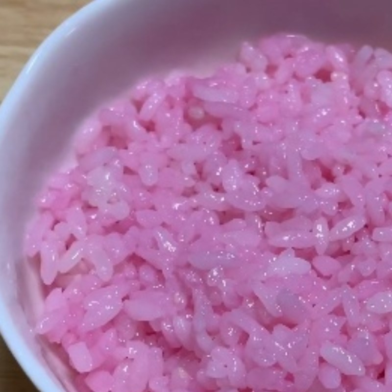 Bước 3 Trộn cơm Sushi xúc xích hình hoa đào