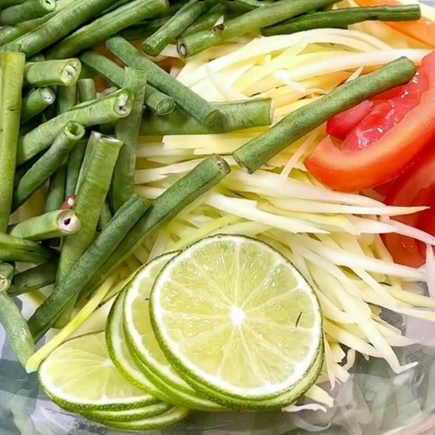 Bước 3 Trộn gỏi Gỏi đu đủ Thái chay (Công thức được chia sẻ bởi Tiktok Bếp chay XANH)