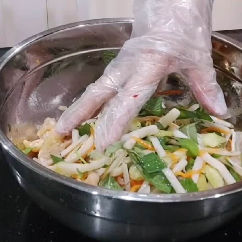 Bước 4 Trộn gỏi Gỏi chân gà ngó sen