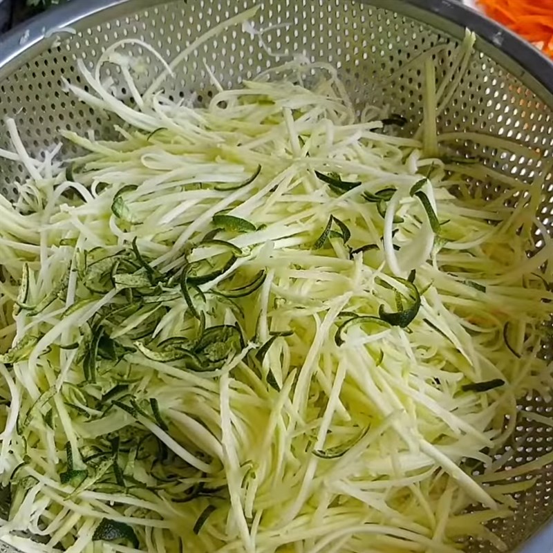 Bước 4 Trộn gỏi Gỏi xoài nấm kim châm chay
