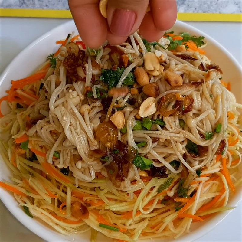Bước 4 Trộn gỏi Gỏi xoài nấm kim châm chay
