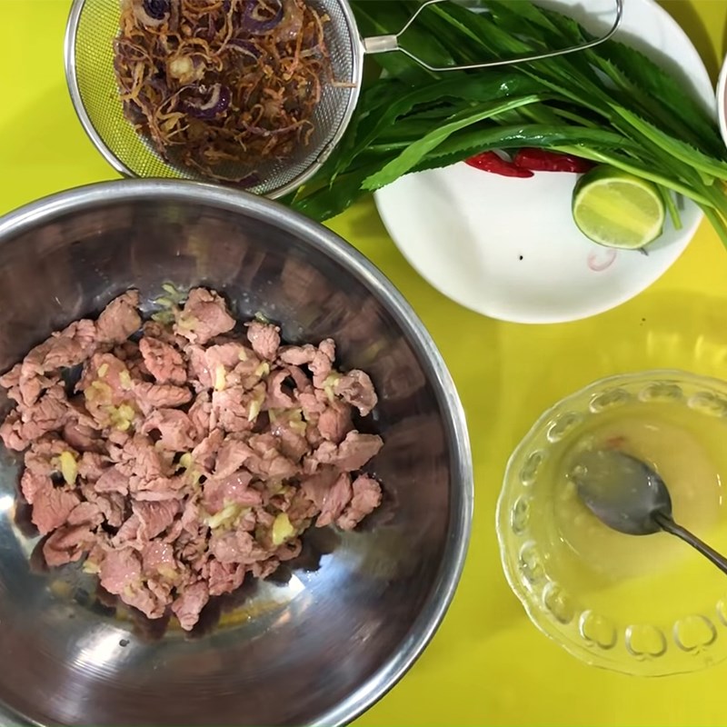 Bước 5 Trộn gỏi Gỏi bò hành tây