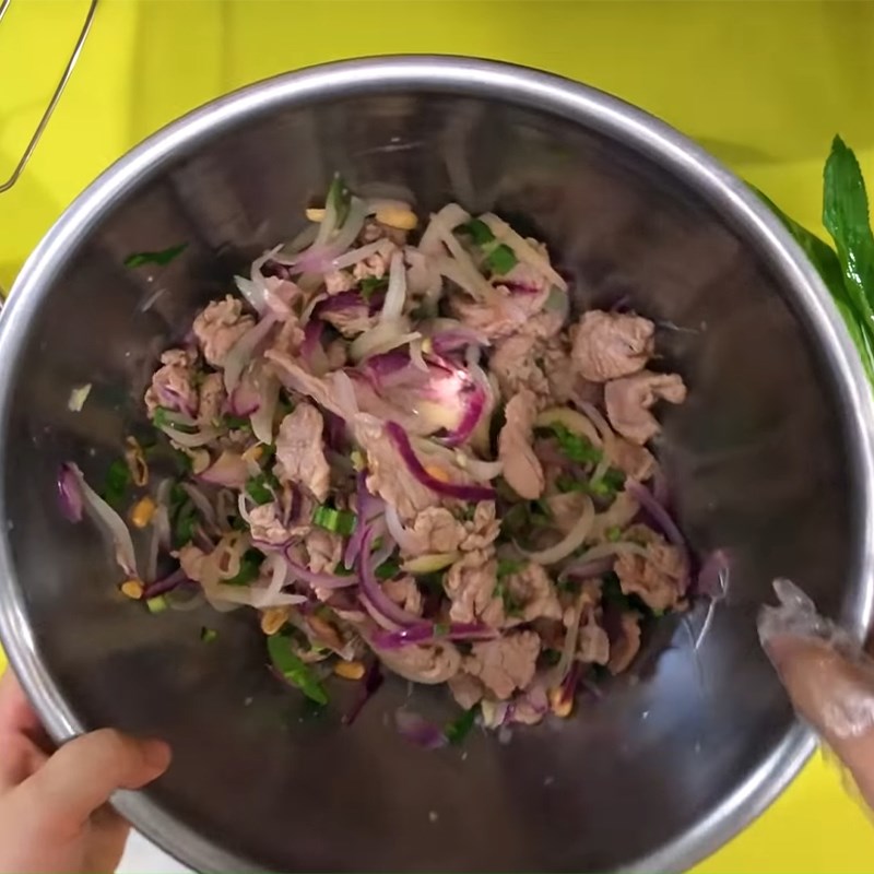 Bước 5 Trộn gỏi Gỏi bò hành tây