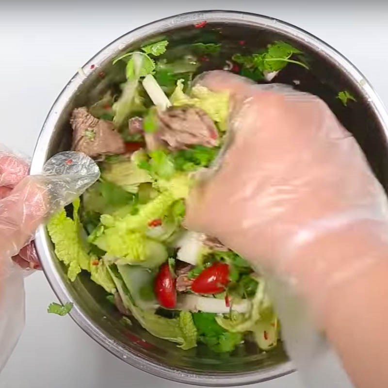 Bước 5 Trộn gỏi Gỏi bò Thái Lan sả ớt