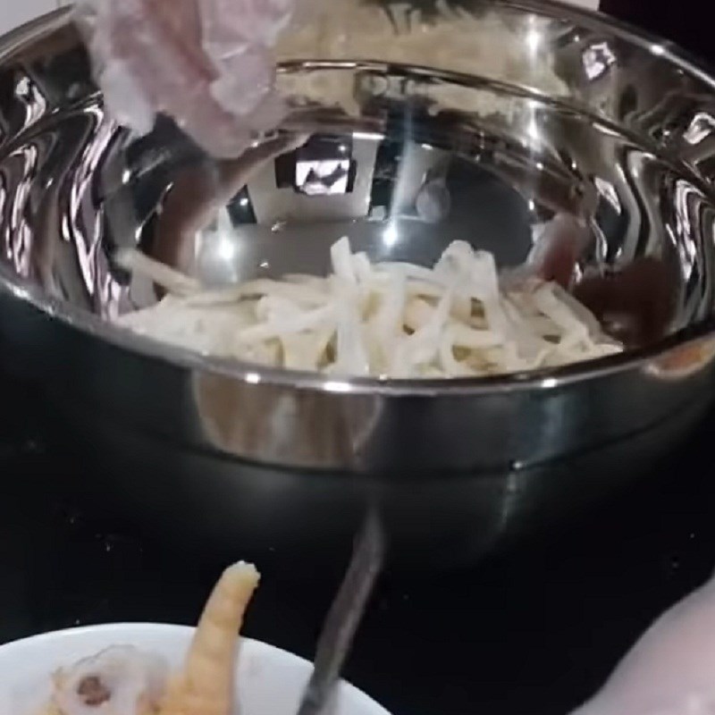 Bước 4 Trộn gỏi Gỏi chân gà ngó sen