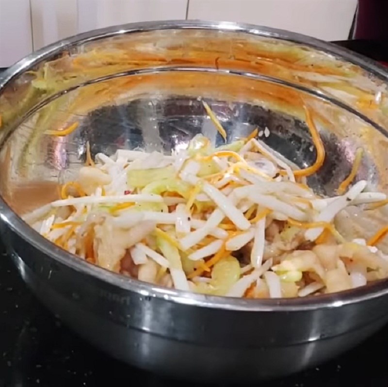 Bước 4 Trộn gỏi Gỏi chân gà ngó sen