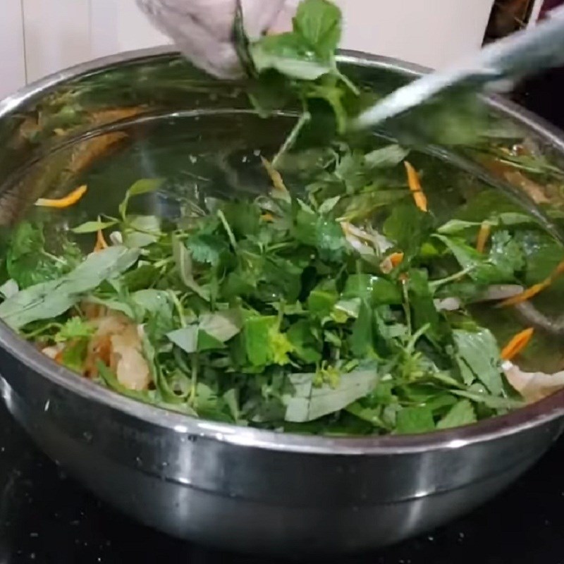 Bước 4 Trộn gỏi Gỏi chân gà ngó sen