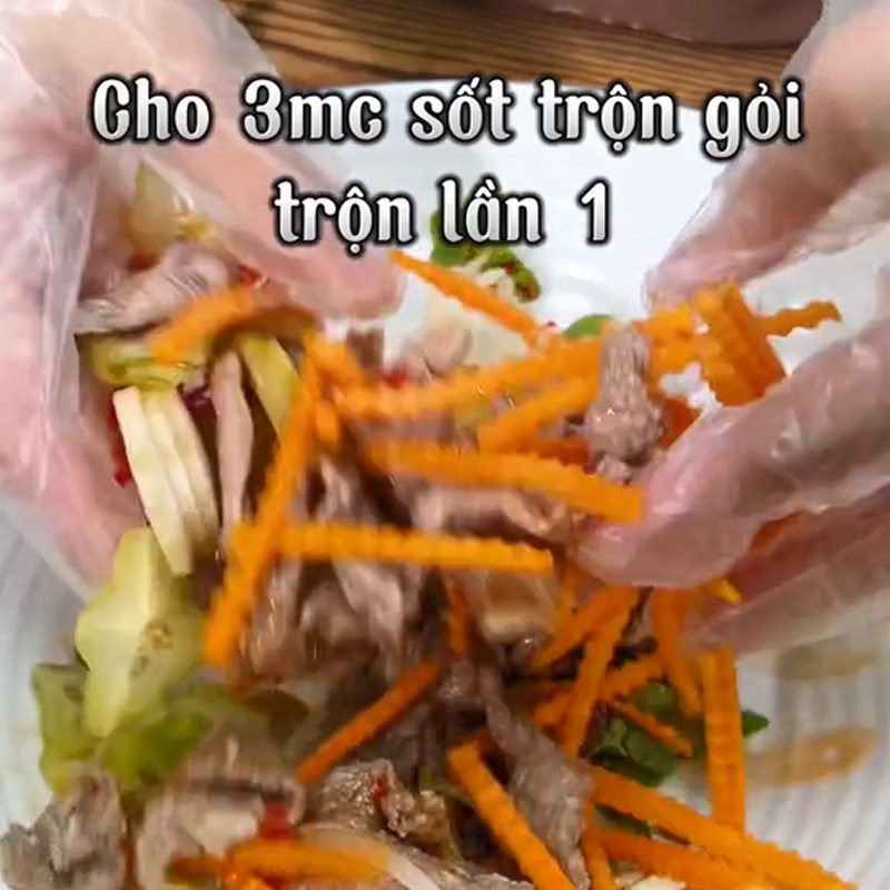 Bước 3 Trộn gỏi bò bóp thấu Gỏi bò bóp thấu (Công thức được chia sẻ từ TikTok Cách Nấu Ngon cùng Cách Nấu Ngon)