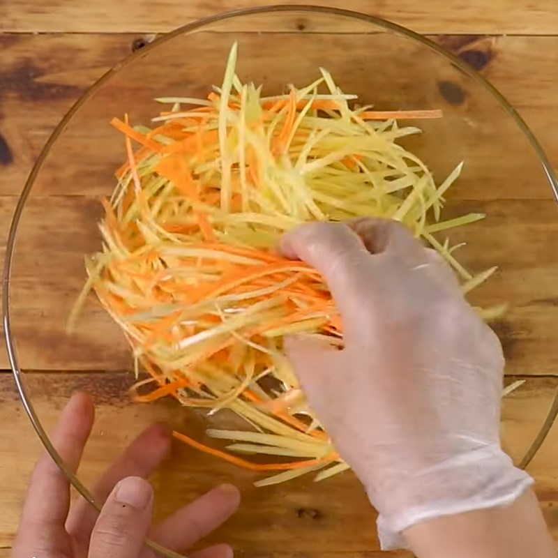 Bước 5 Trộn gỏi đu đủ Bánh mì bò nướng campuchia