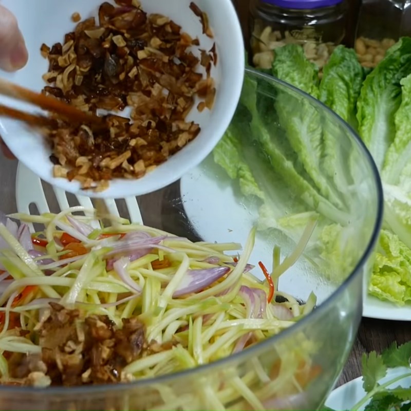Bước 6 Trộn gỏi và hoàn thành Gỏi xoài tôm khô