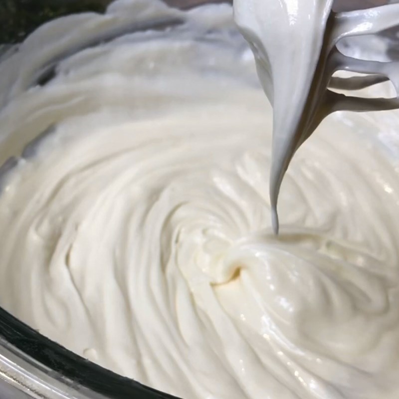 Bước 3 Trộn hỗn hợp cream cheese Cheesecake trái vải