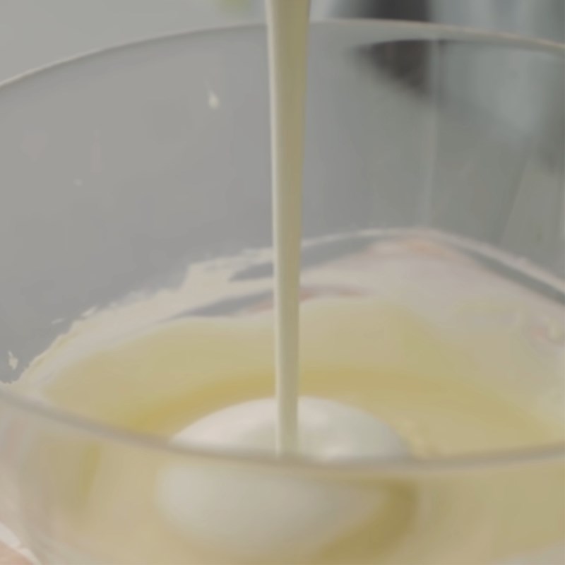 Bước 5 Trộn hỗn hợp cream cheese cơ bản Cheesecake dâu tây việt quất