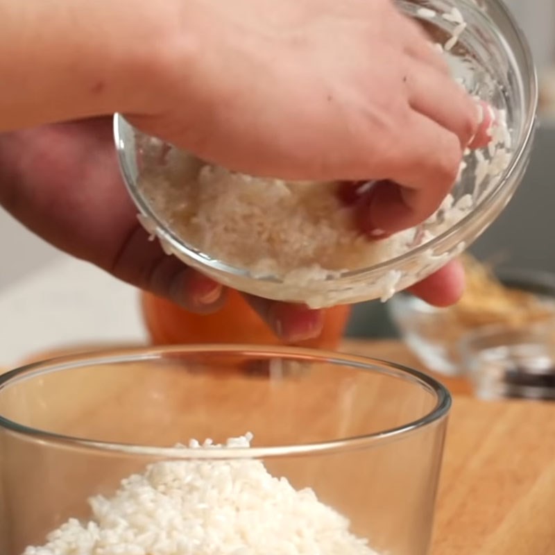Bước 2 Trộn hỗn hợp nếp Gà nướng nguyên con nhồi gạo nếp