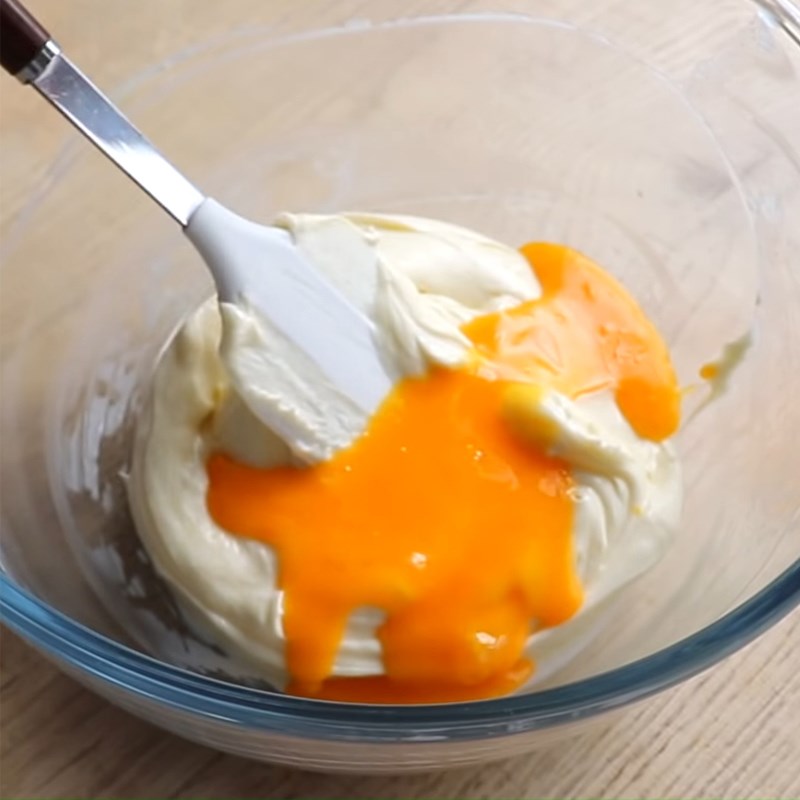 Bước 3 Trộn hỗn hợp phô mai Bánh cheesecake cam nướng với bột mì