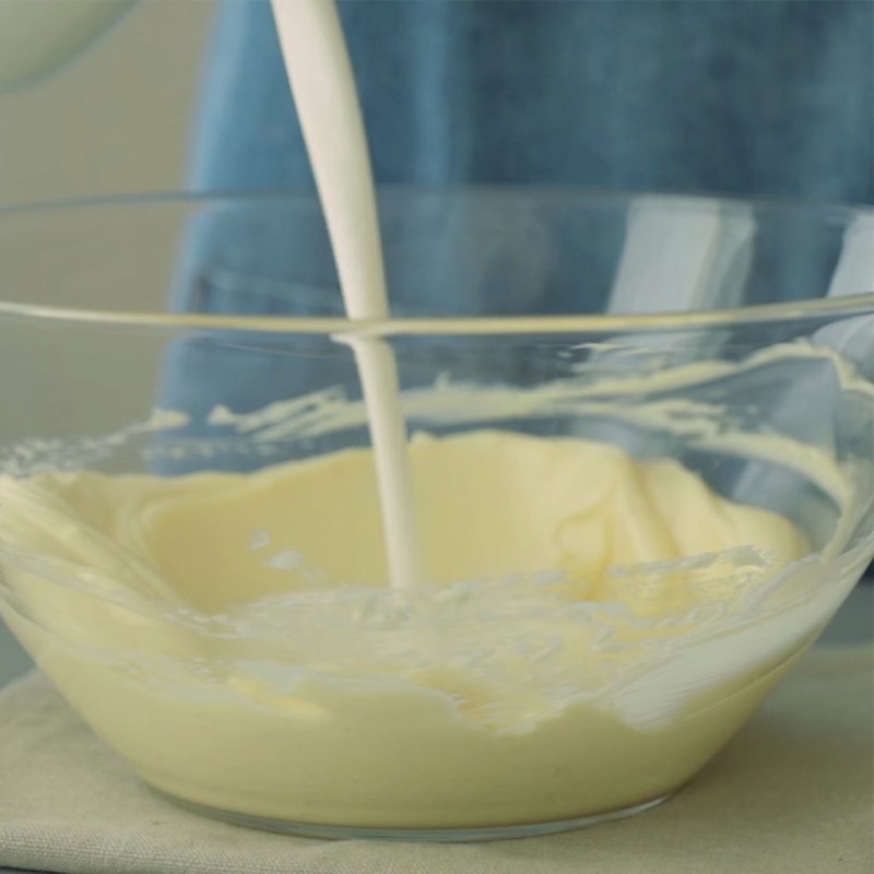 Bước 6 Trộn kem phô mai Tiramisu kẹo đường dalgona