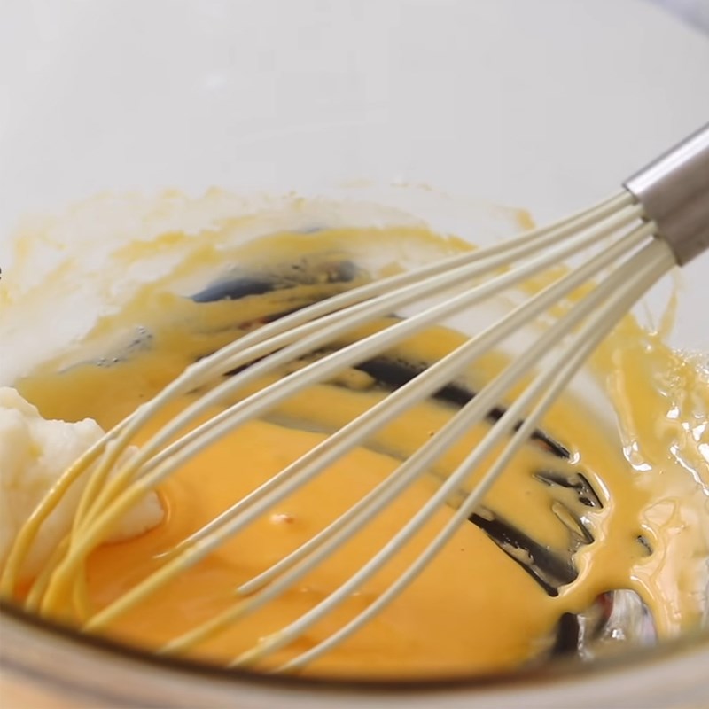 Bước 5 Trộn kem phô mai Tiramisu trà xanh