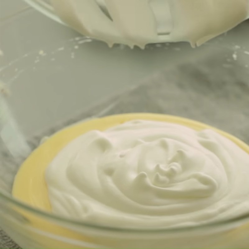 Bước 5 Trộn kem sữa Tiramisu trà xanh bằng bánh lady fingers