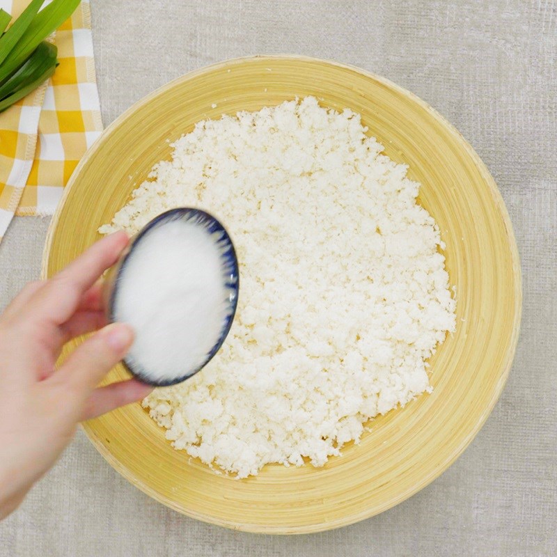 Bước 2 Trộn khoai mì Bánh tằm khoai mì