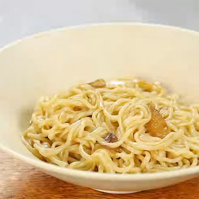 Bước 4 Trộn mì Mì trộn thịt bò cay