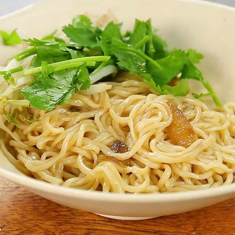 Bước 4 Trộn mì Mì trộn thịt bò cay