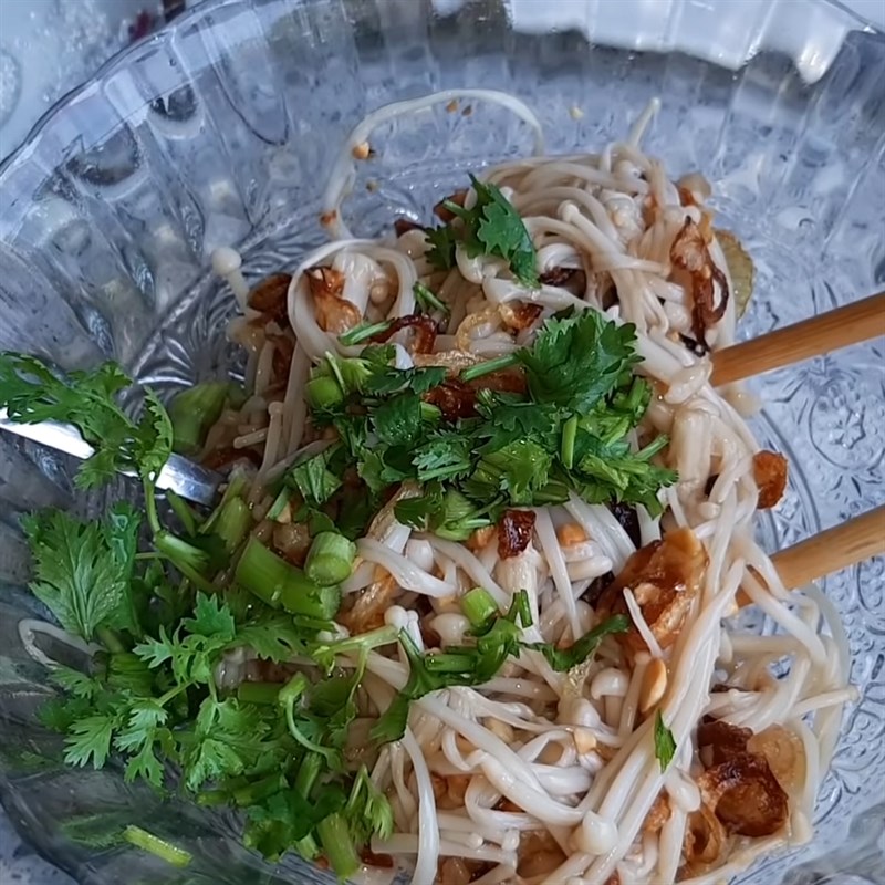 Bước 2 Trộn nấm Gỏi xoài nấm kim châm chay