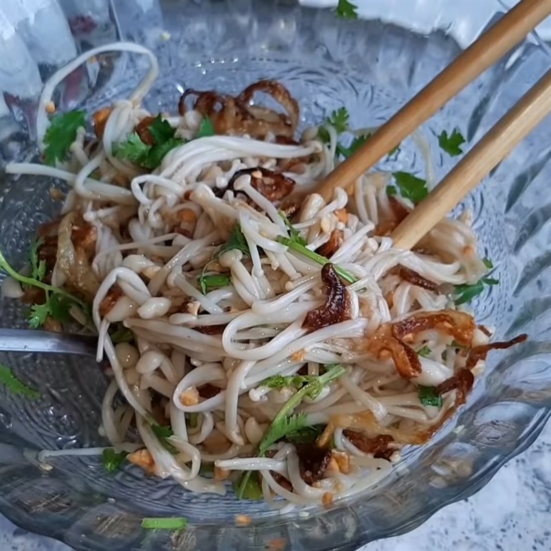 Bước 2 Trộn nấm Gỏi xoài nấm kim châm chay