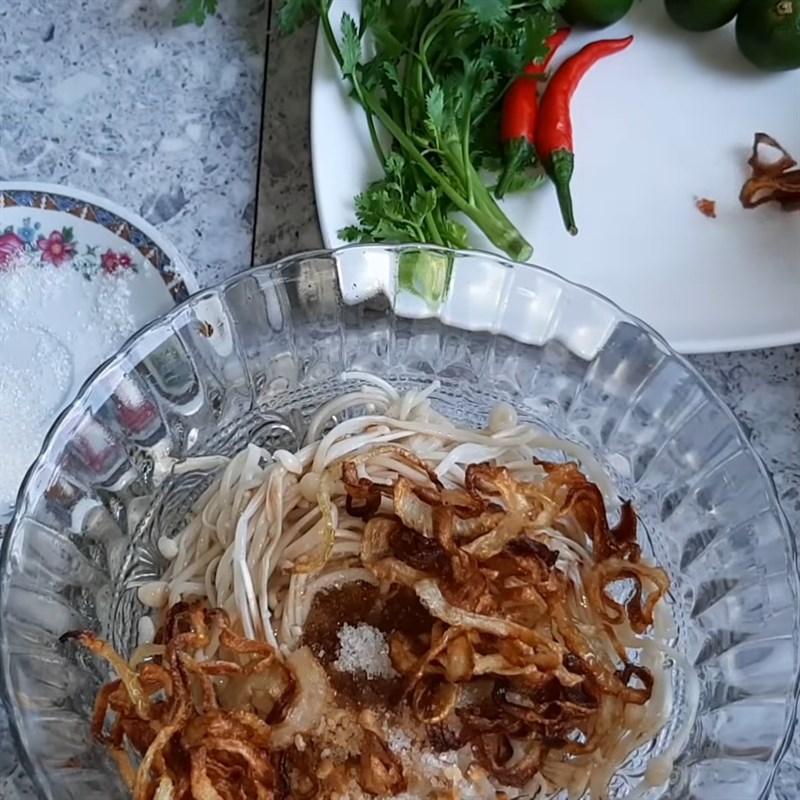 Bước 2 Trộn nấm Gỏi xoài nấm kim châm chay
