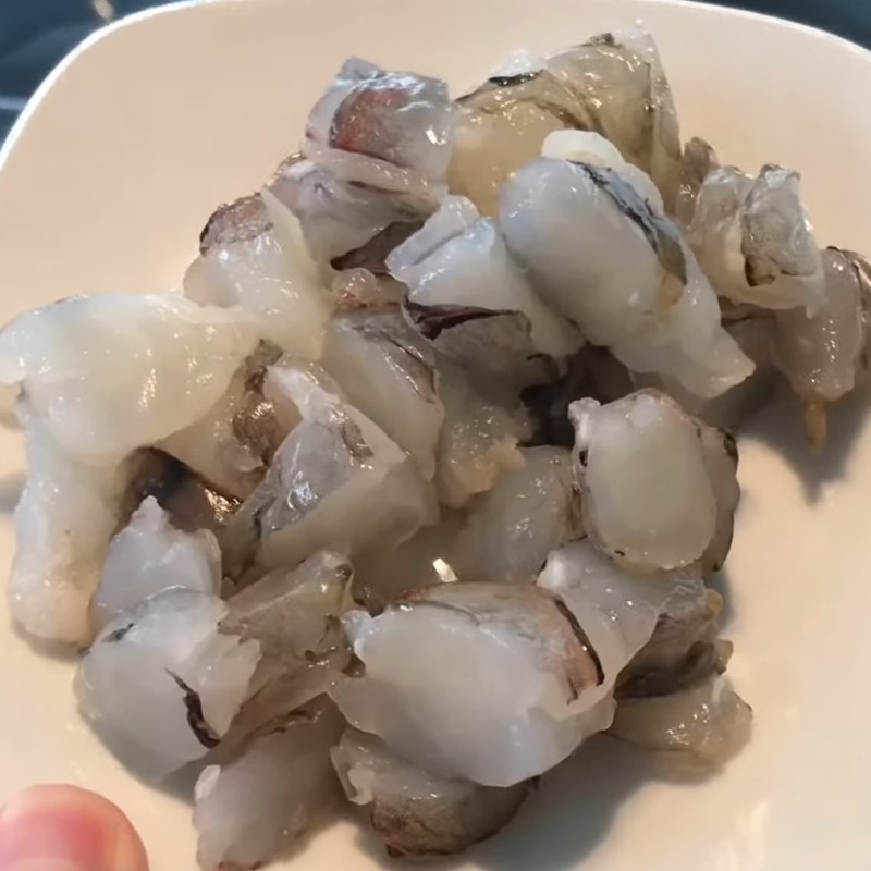 Bước 1 Trộn nhân tôm thịt Há cảo bằng bánh tráng